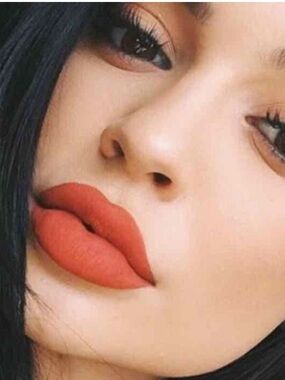 KYLIE by Kylie Jenner Matte Liquid Lipstick - Shade 22